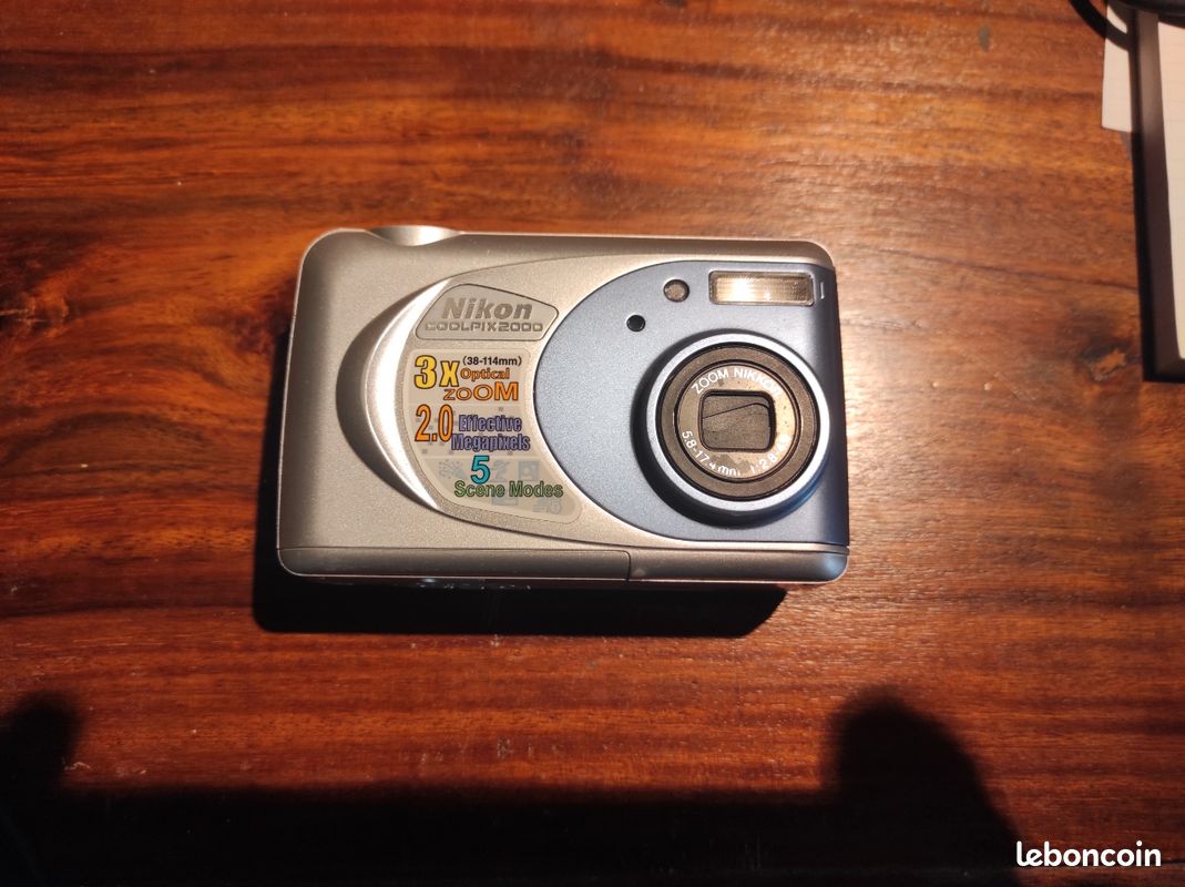 Appareil photo numérique compact Nikon COOLPIX 2000 testé fonctionne