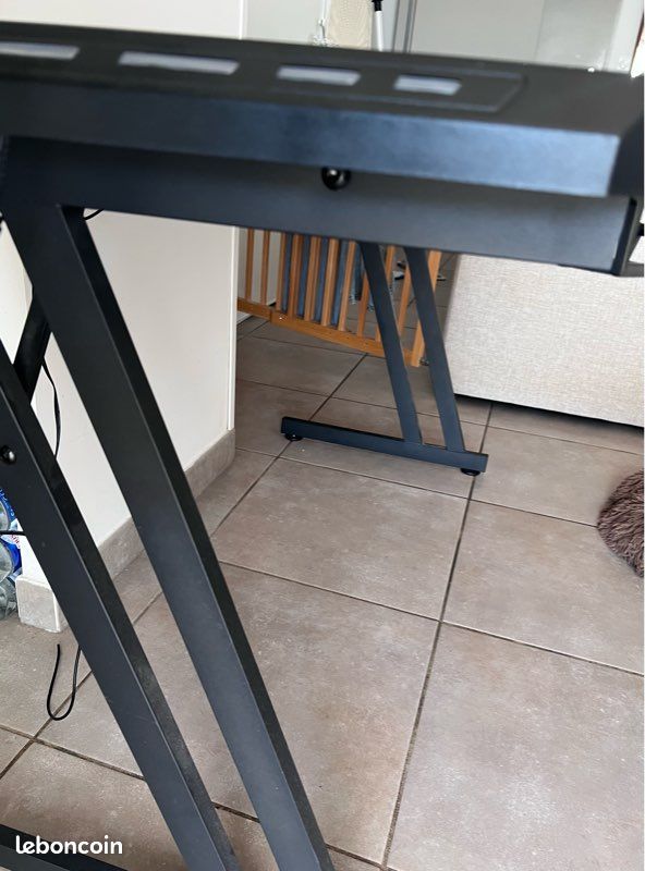 Bureau gaming (image 3)