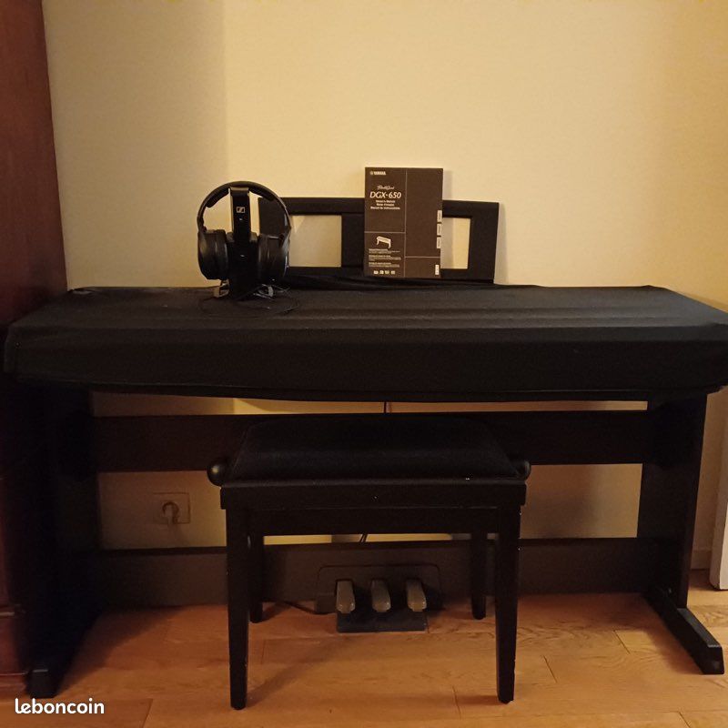 Piano Yamaha DGX-650 avec tabouret (image 3)