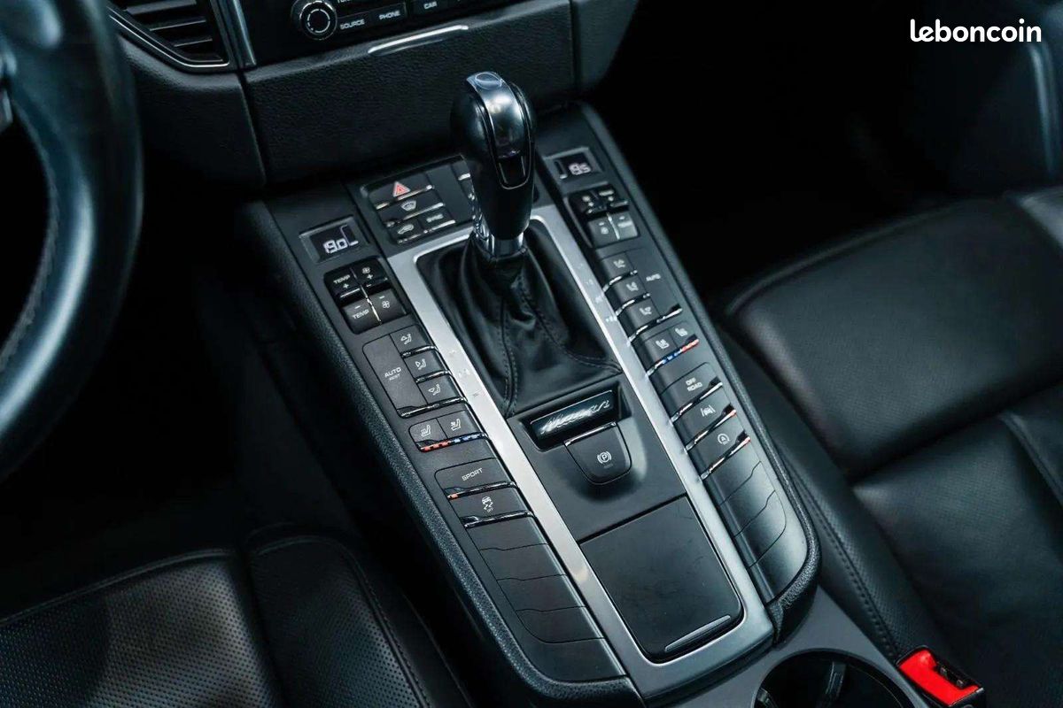 Porsche Macan 2.0 252 ch PDK * Toit Panoramique * Volant Chauffant * Sièges Ventilés * Cuir Noir * Caméra * LED (image 19)