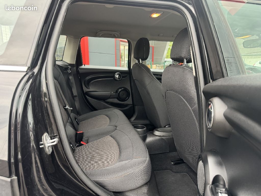Mini Hatch F55 LCI Cooper D 116 ch (image 4)