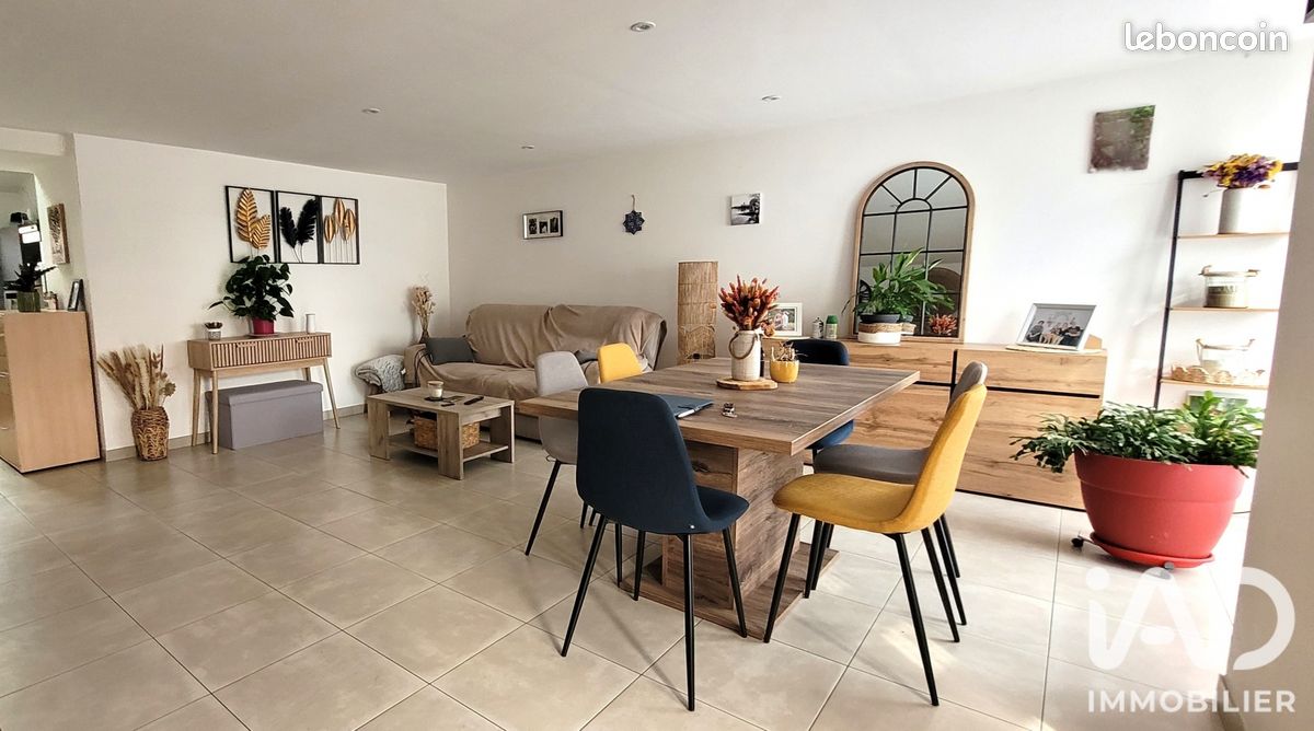 Maison 8 pièces 218 m² · à Monsireigne · 218 m² · 277 000 €