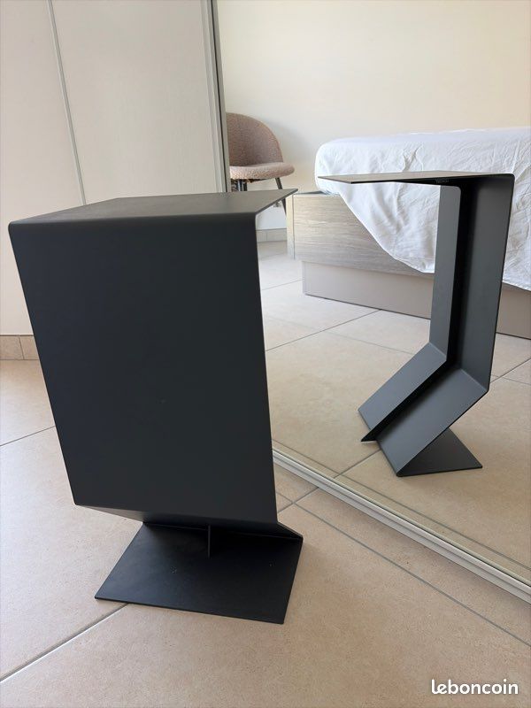 Table de chevet Moroso Mark Table – Design Marc Thorpe – État neuf (image 1)
