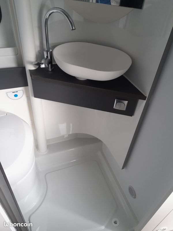 ADRIA TWIN 600 SPB SPORT – Toit relevable – 4 Places / 4 Couchages – Déstockage (image 7)