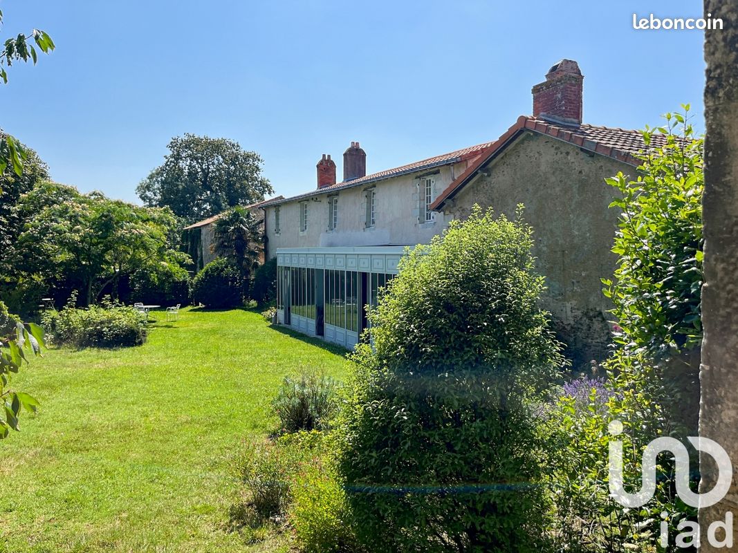 Maison 10 pièces 320 m² · à Saint-Père-en-Retz · 320 m² · 779 000 €