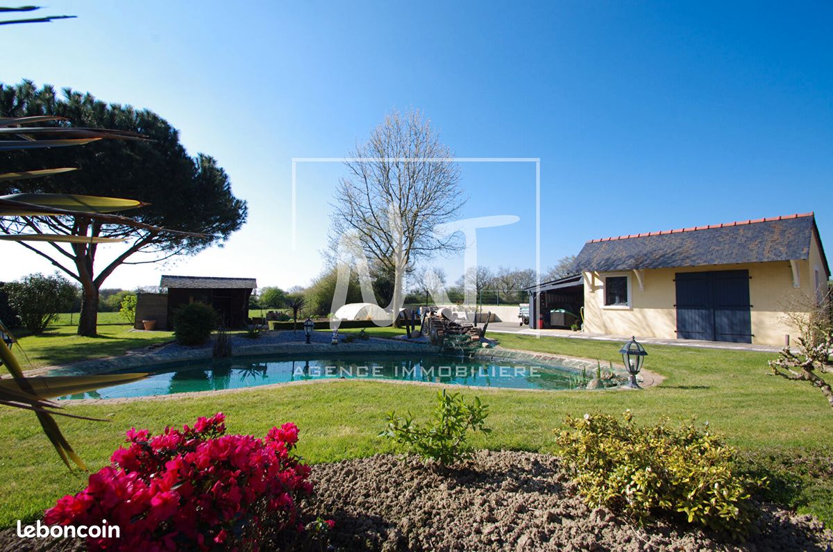 Maison 6 pièces 153 m² · à Saint-Léger-de-Linières · 153 m² · 421 900 €