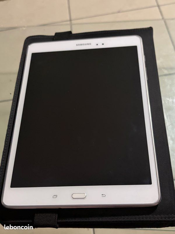 Tablette Samsung Galaxy Tab A 9.7 – SM-T550 – 16 Go (Wi-Fi) (image 2)