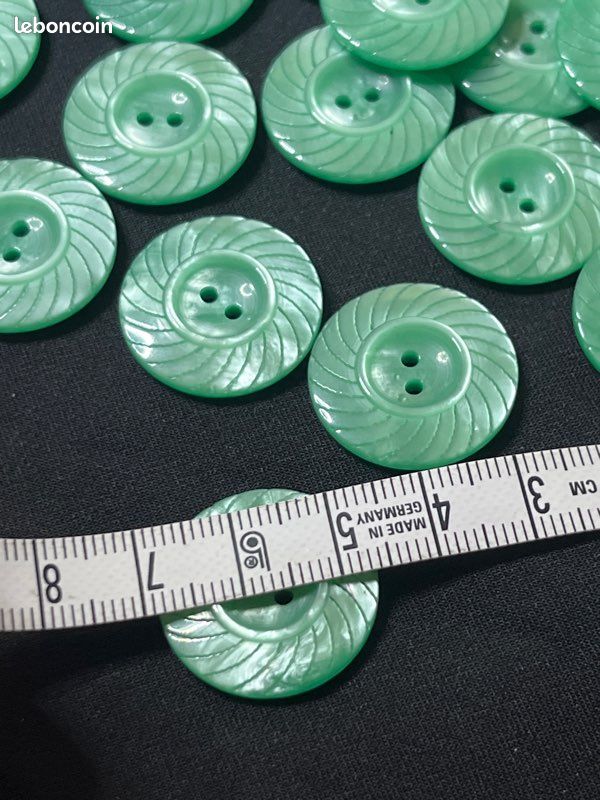 bouton vintage vert et argenté
