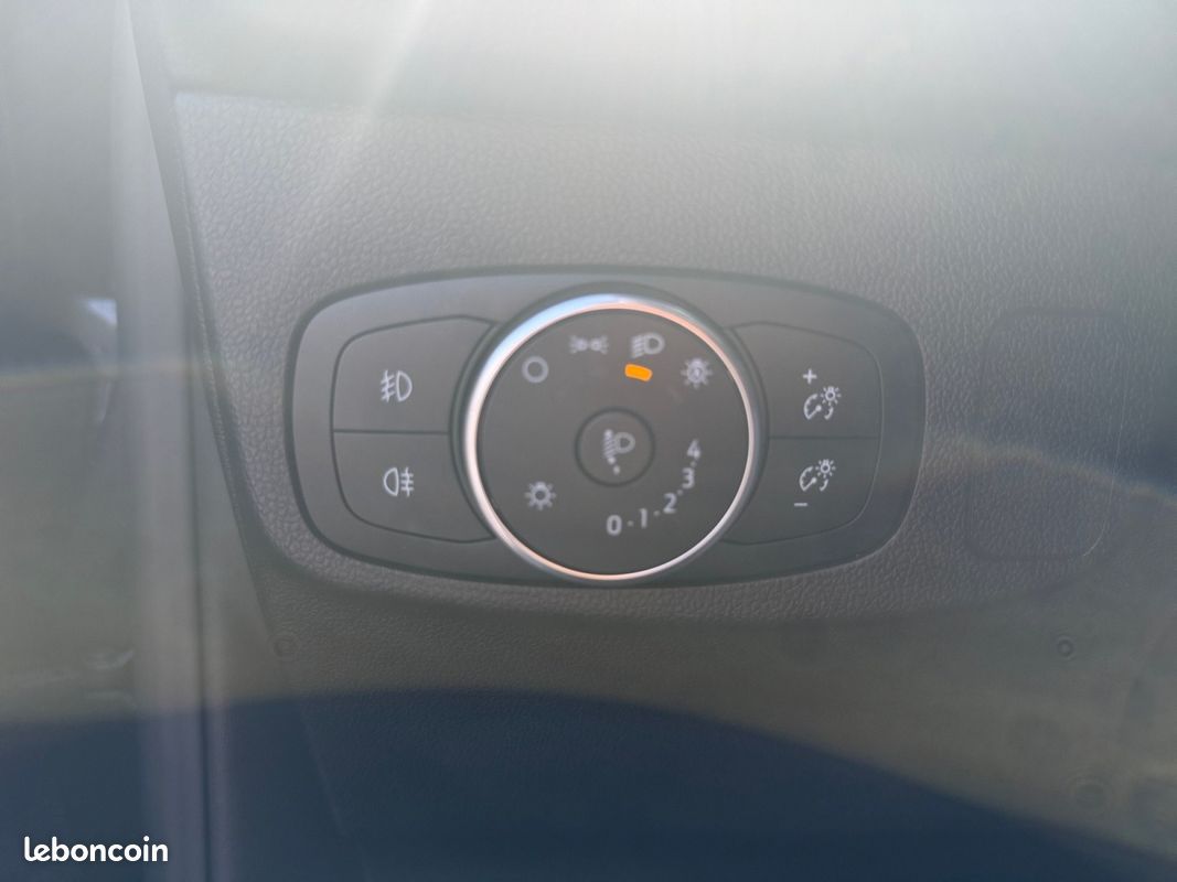 FORD FOCUS 1.5 EcoBoost 150 SS BVA8 ST Line - GPS - Caméra - Détecteur angles mort - Carplay - Suivi à jour (image 20)