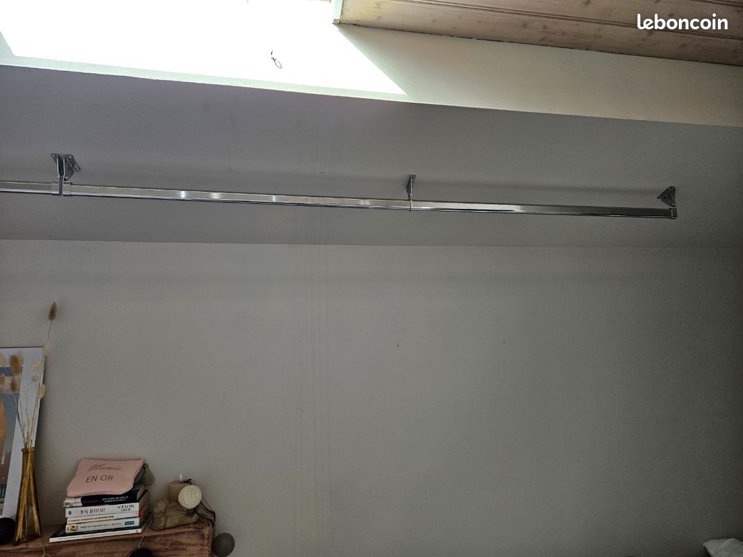 Support et barre dressing pour chambre mansardee (image 3)