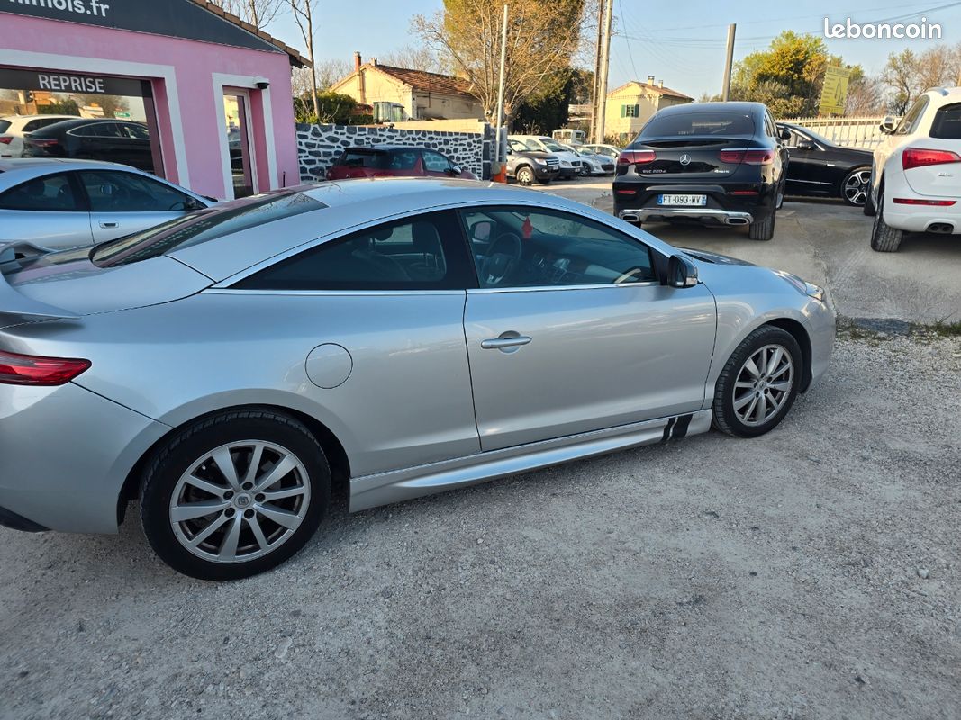 RENAULT LAGUNA III COUPE 2.0 DCI 150CV BVA Initiale (image 6)