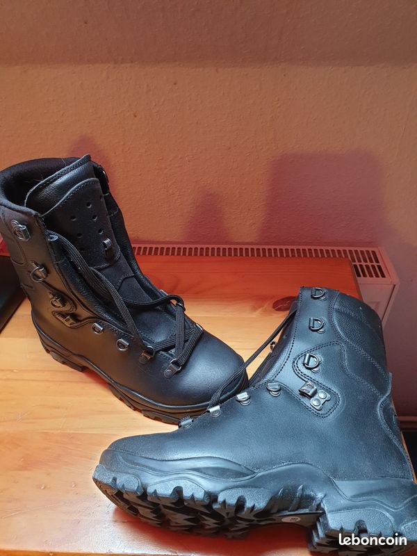 Chaussures Militaire de Combat Noires Neuves T38 (image 1)