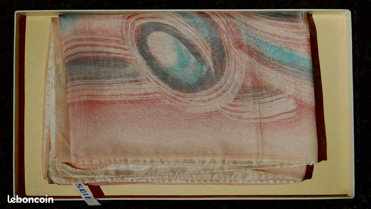 Foulard soie peint a la main signe isabelle de serre (image 1)