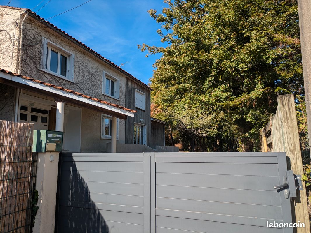 Maison 9 pièces 179 m² · à Ruelle-sur-Touvre · 179 m² · 248 000 €