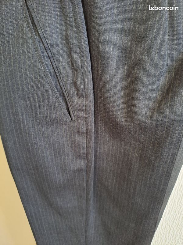 Pantalon gris foncé à rayures (image 2)