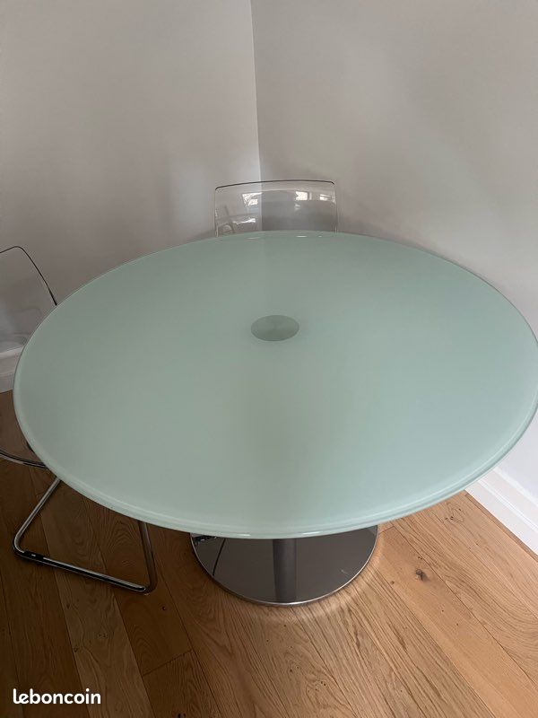 Table à manger ronde de chez 4 pieds (image 2)