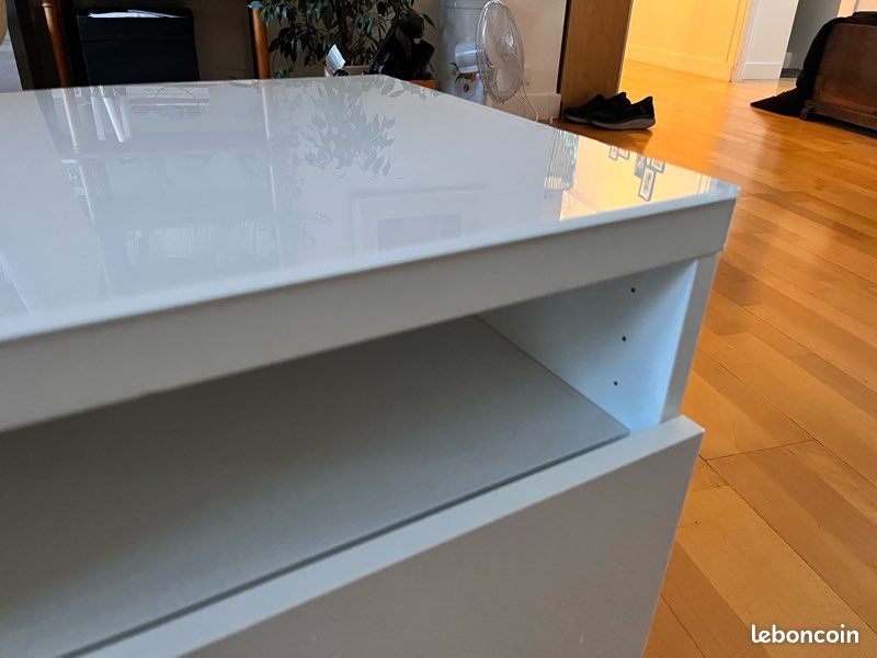 Meuble TV Blanc très bon état IKEA avec la protection de verre (image 2)