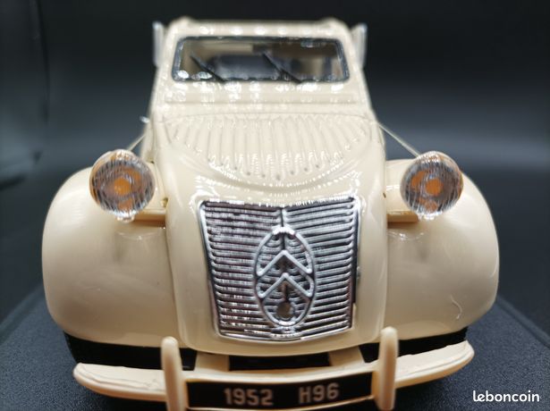 Maisto Citroën 2CV 1952, Modèle Réduit 1/18, édition Spéciale Gris Argent