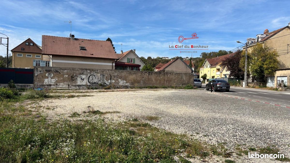 Terrain 873 m² · à Sainte-Suzanne · 66 000 €
