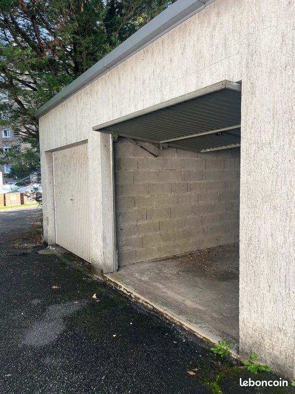 Garage - box grande capacité quartier Bellevue · à Mâcon · 25 000 €