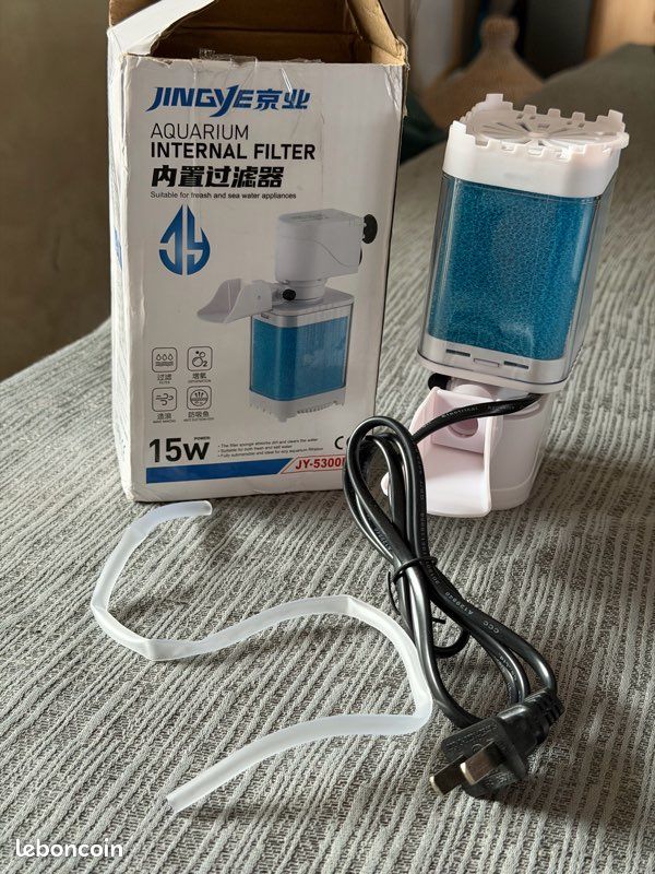 Pompe pour filtrer aquarium avec prise anglaise (image 1)