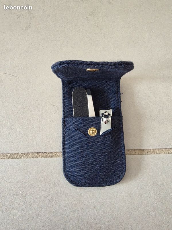 Pochette de soin voyage bleu marine - NEUF (image 1)