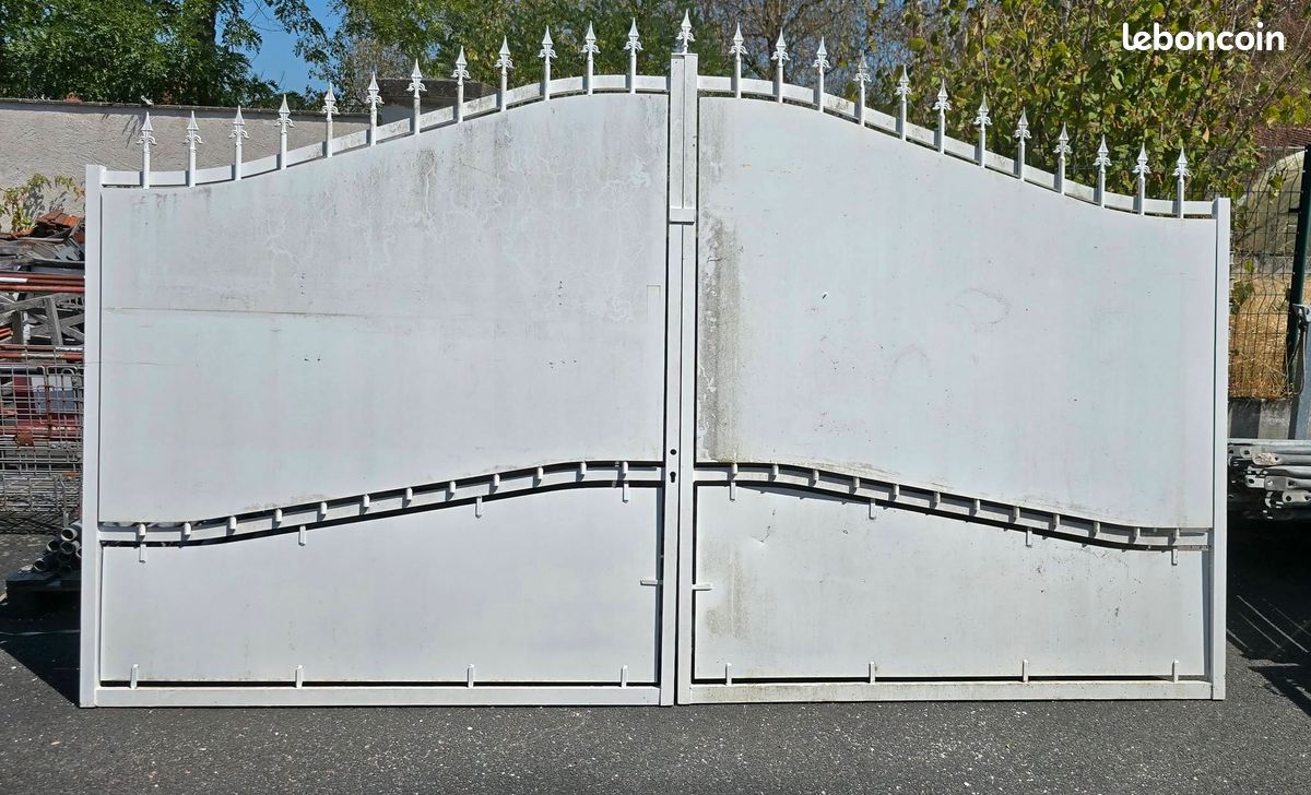 Portail blanc 2 battants en aluminium largeur 3.50m (image 1)