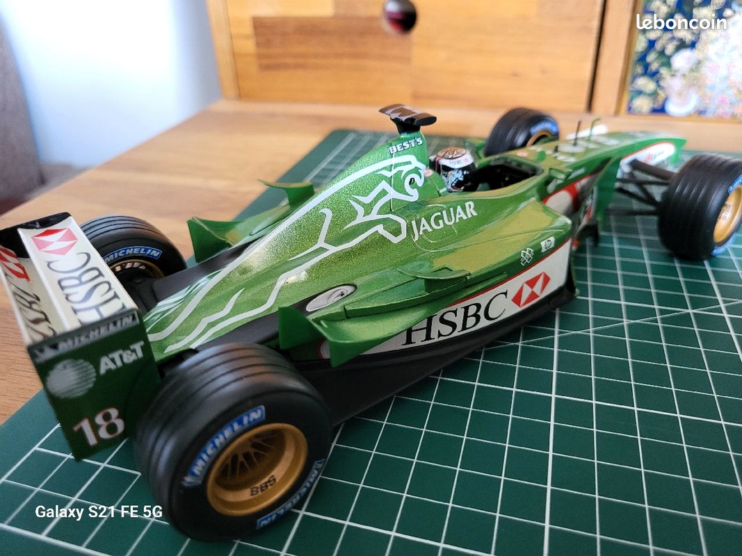 Hot Wheels SB 1/18 - F1 Jaguar Irvine N°7 1999