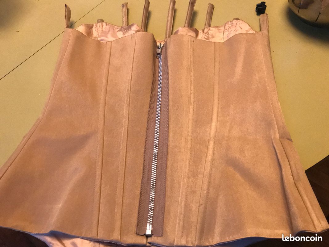 Corset (image 4)