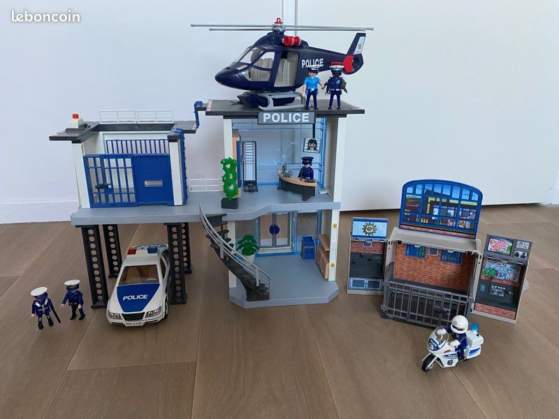 Playmobil commissariat de Police + moto + hélicoptère + voiture + prison (image 1)