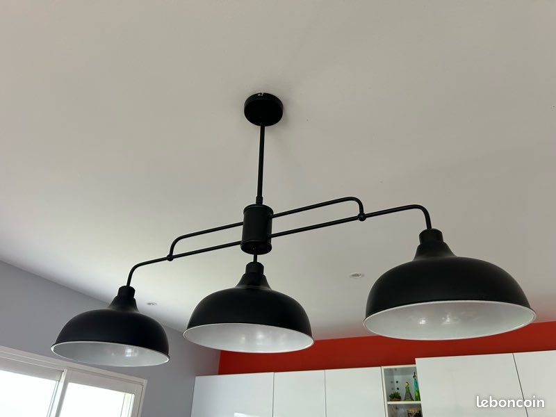 Lustre noir (image 1)