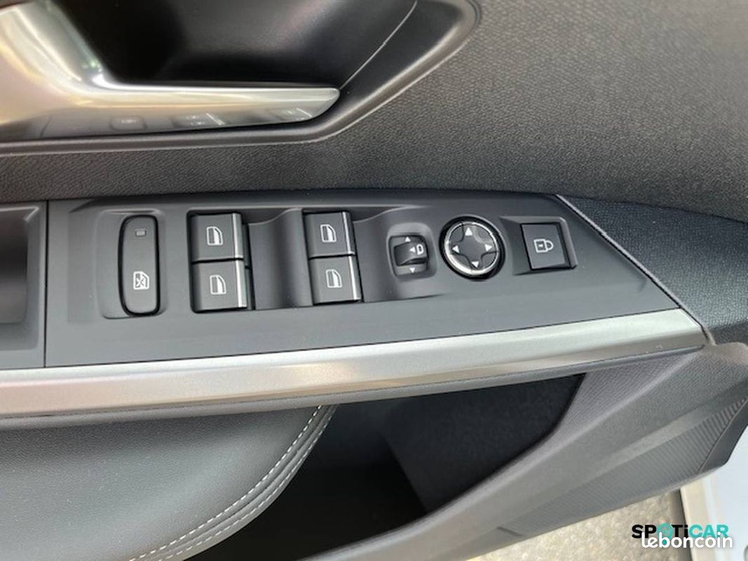 PEUGEOT 3008 Hybrid 145 e-DCS6 GT (image 22)