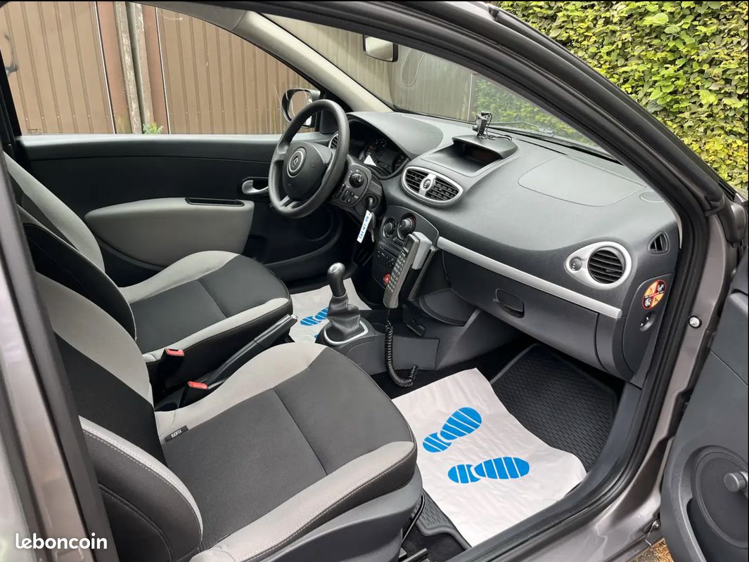 Renault Clio 1.5 dCi 75ch Expression Clim eco² 3p *DISTRIB ET ENTRETIEN OK (image 4)