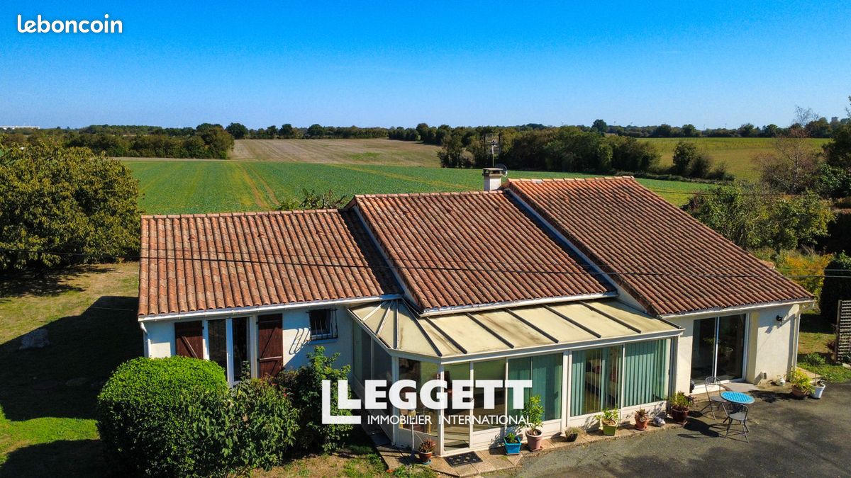 Maison 6 pièces 160 m² · à Limalonges · 160 m² · 165 000 €