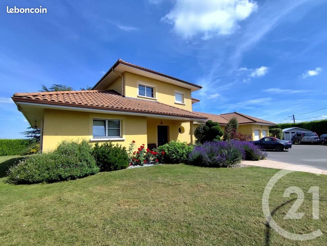 Maison 9 pièces 239 m² · à Ognolles · 239 m² · 467 500 €