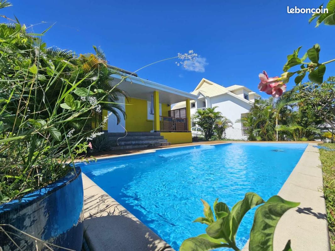 Maison 5 pièces 148 m² · à Sainte-Marie · 148 m² · 2 100 €