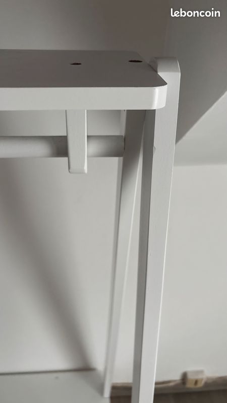 Portant vêtements (image 4)