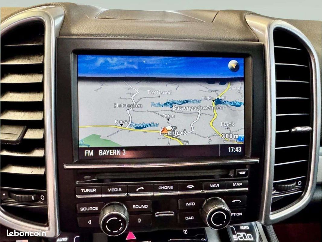 Porsche CAYENNE Porsche Cayenne Diesel 3.0 V6 245 ch Tiptronic * Cuir Intégral * PDLS * PCM * Réservoir 100L (image 9)