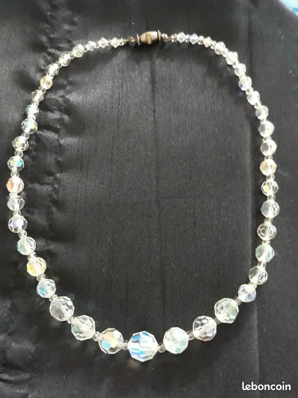 Collier cristal facetté bleu clair