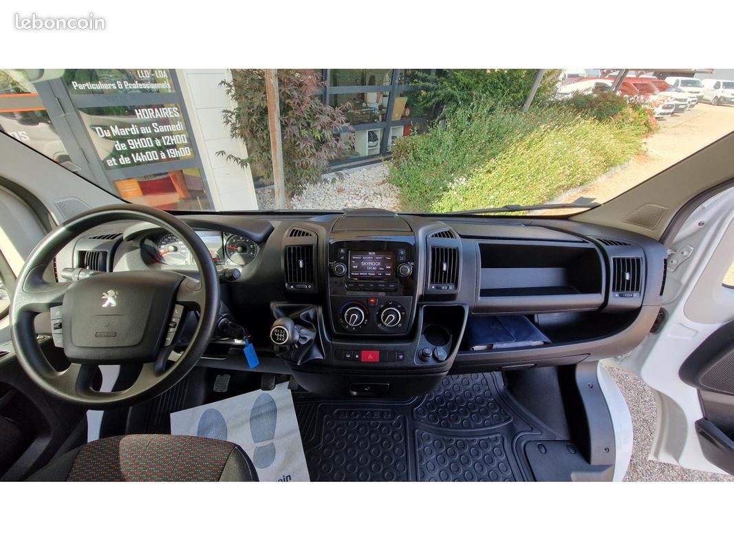 PEUGEOT BOXER Premium 333 L3H2 2.2 BlueHDi S&S - 140 (image 32)
