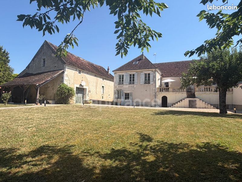 Maison 6 pièces 211 m² · à Escolives-Sainte-Camille · 211 m² · 445 000 €