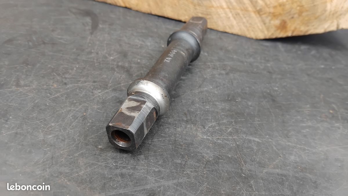 AXE DE ROUE MOTO ANCIENNE PEUGEOT MOTOBECANE TERROT