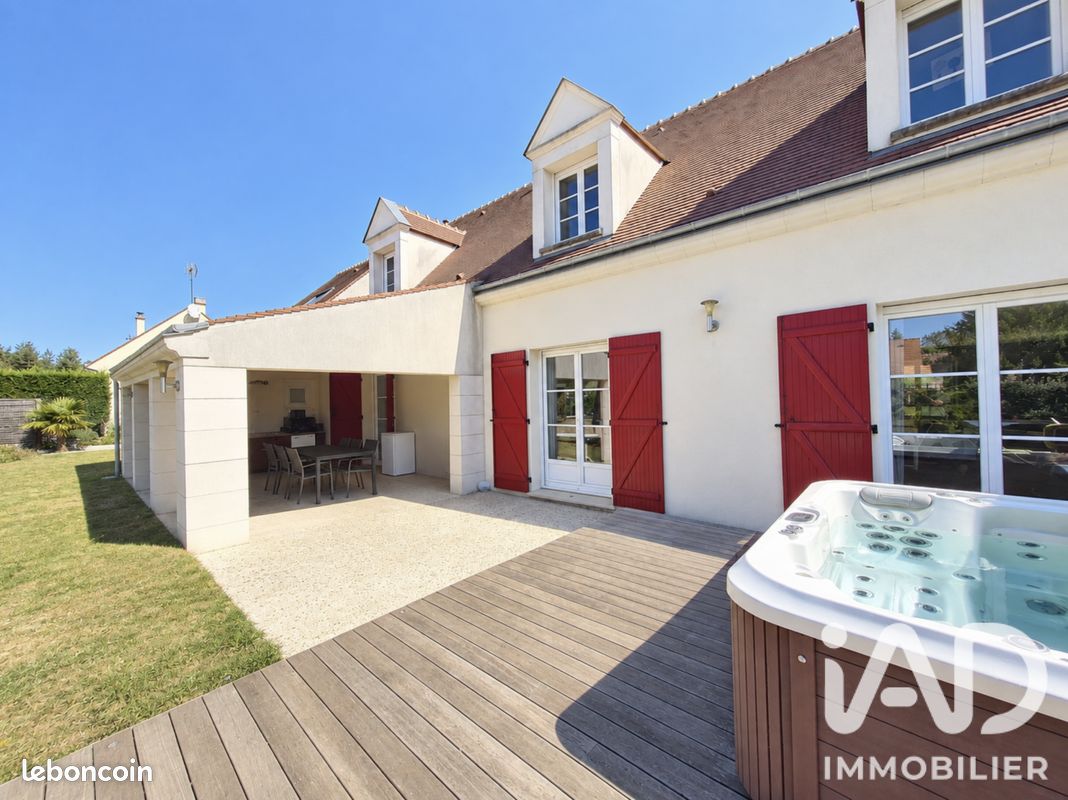 Maison 9 pièces 241 m² · à Châteauneuf-sur-Loire · 241 m² · 466 000 €
