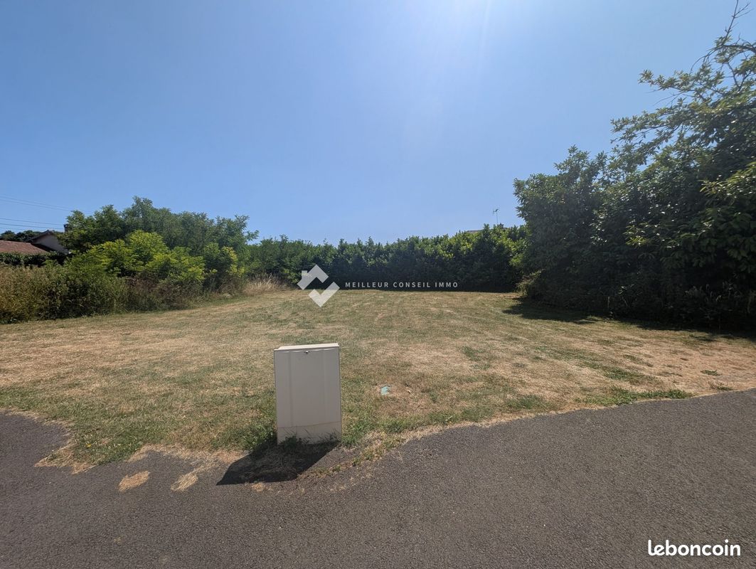 Terrain 870 m² · à Chasseneuil-du-Poitou · 870 m² · 88 000 €