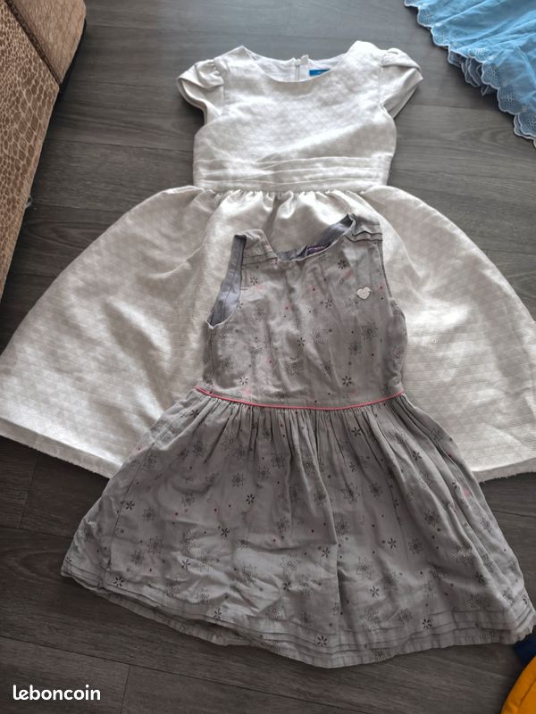 Gros lot de vêtements chaussures pour fille 4 ans/6ans chaussures pointure(25/30) (image 5)