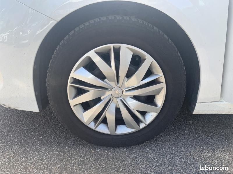 Peugeot 208 Affaire 1.2 PureTech 75ch S&S Premium (image 11)
