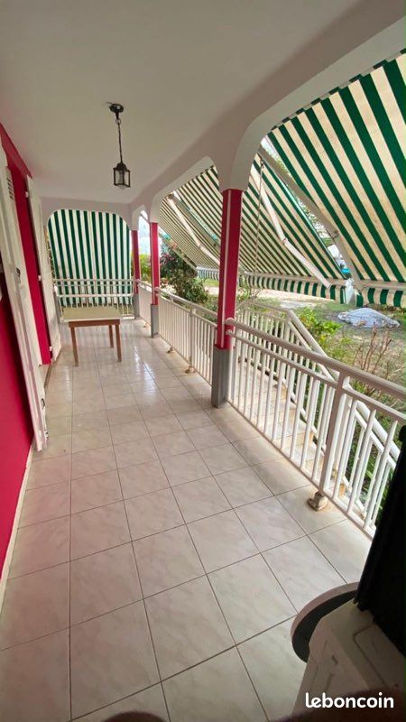 Maison 6 pièces 100 m² · à Sainte-Anne · 100 m² · 1 300 €