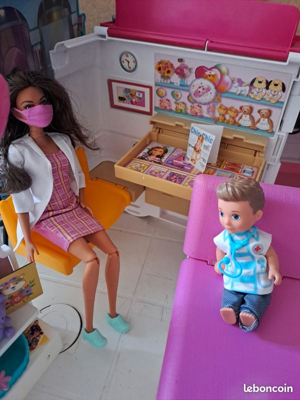 Vehicule de concert transformable Barbie - Voiture 4x4 et accessoires