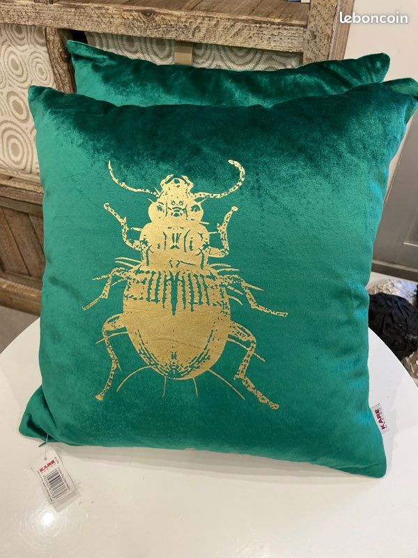 Lot de 2 coussins scarabée dorée (image 1)