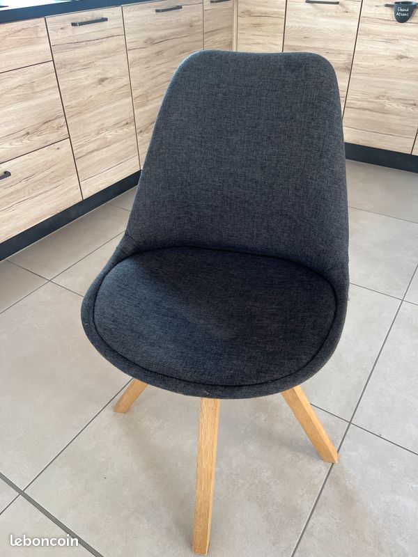 Chaise grise en tissus (image 2)